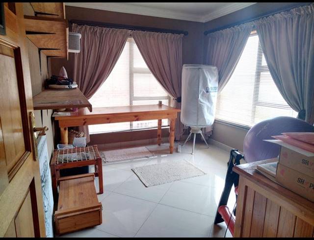 3 BEDROOM HOUSE FOR SALE IN SOUTH CREST